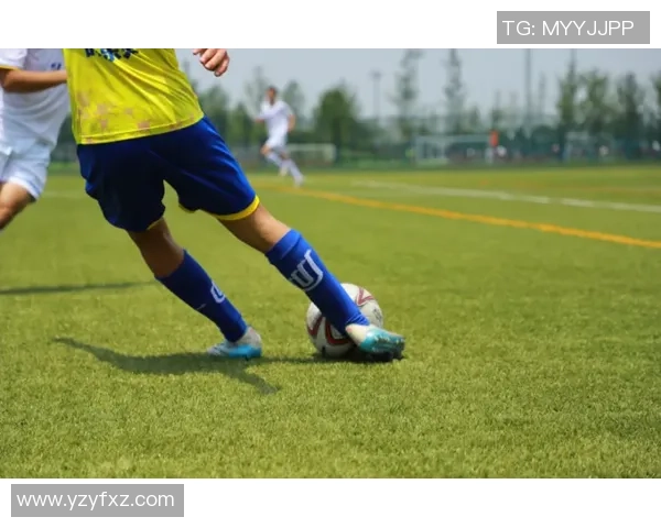 足球明星杰姆斯的传奇之路与他对足球的热爱与奉献